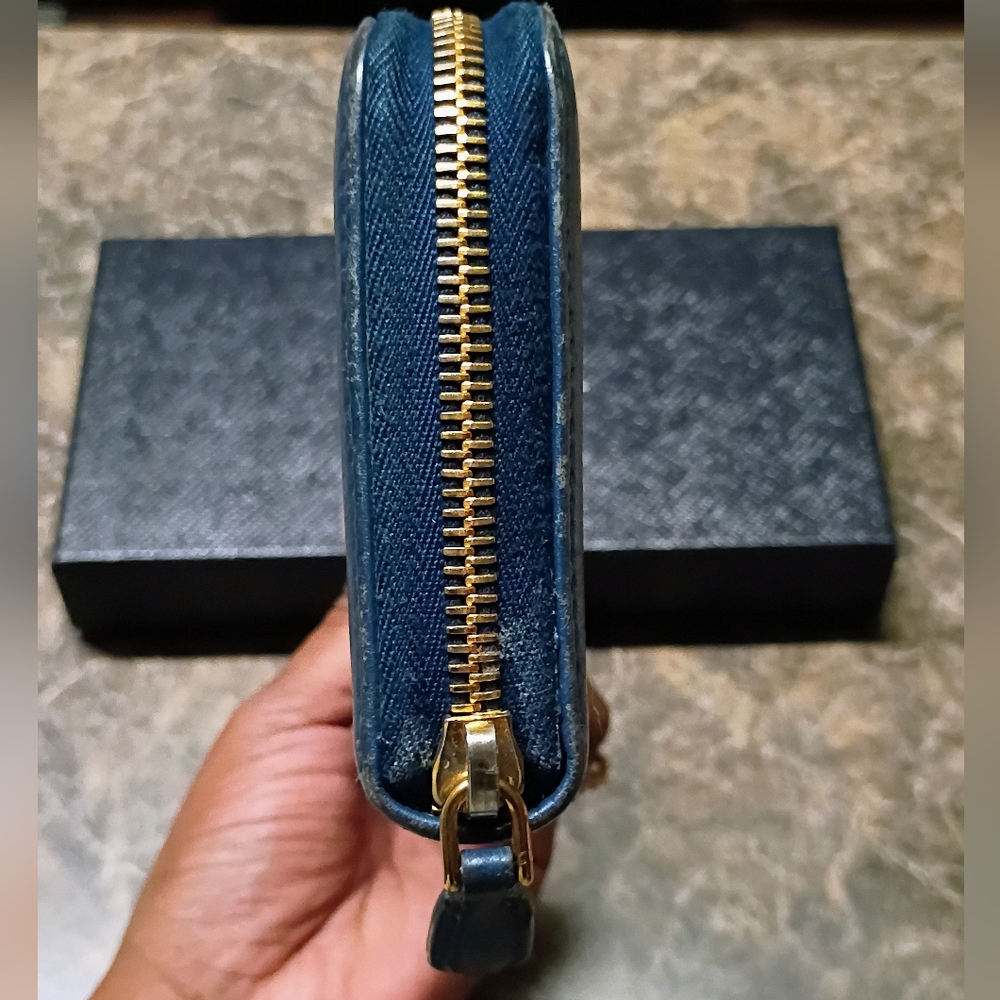 PRADA Saffiano Blue Leather Zip Around Wallet. With Box & AUTHENTICITY Card! - Picture 5 of 11